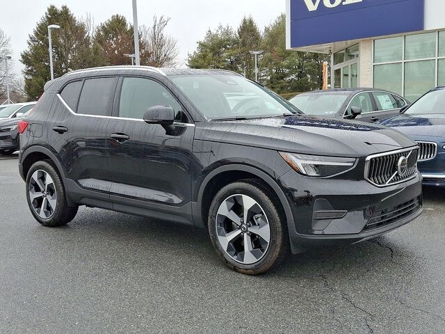 2025 Volvo XC40 B5 Core Bright Theme AWD SUV
