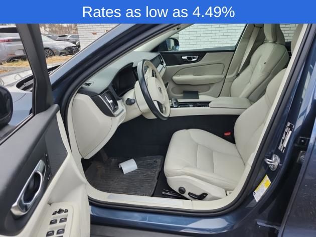 2024 Volvo V60 Cross Country B5 AWD Plus photo 3