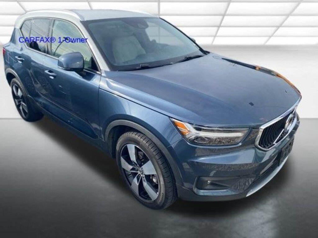 Used 2021 Volvo XC40 Momentum SUV