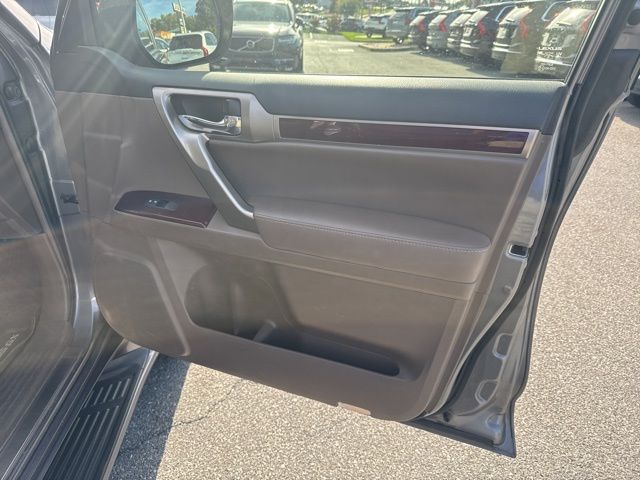 2019 Lexus GX 460 Premium photo 3