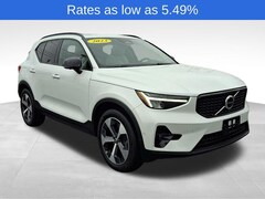 2023 Volvo XC40 B5 Plus Dark Theme SUV
