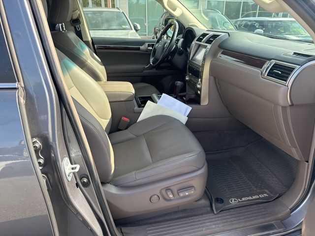 2019 Lexus GX 460 Premium photo 2