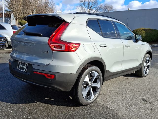2025 Volvo XC40 Plus photo 4