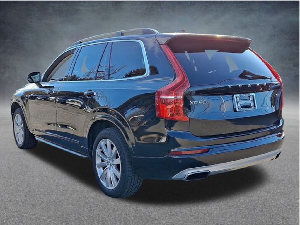 Used 2018 Volvo XC90 T6 Momentum SUV