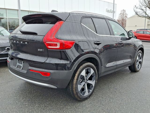 2025 Volvo XC40 Core photo 4