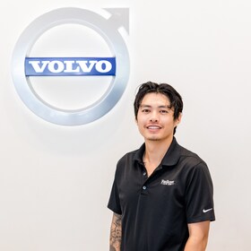 Staff member Tom Dang from ID_a3f27489daaf