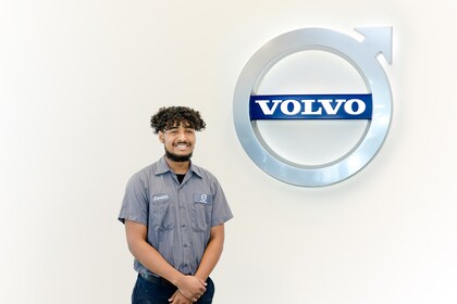 Staff member Jeovanni Molina from ID_61453f23d6f0