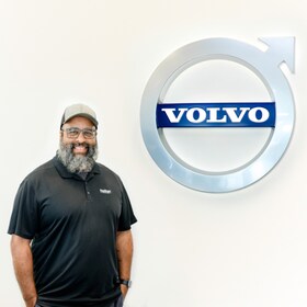 Staff member Andres Ortiz from ID_61453f23d6f0