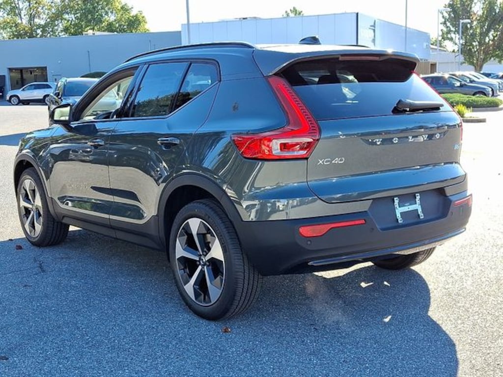 New 2026 Volvo XC40 B5 Core SUV