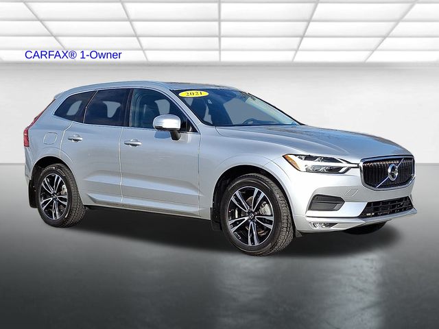 2021 Volvo XC60 Momentum's photo