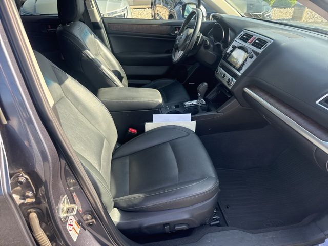 2016 Subaru Outback 3.6R Limited photo 3
