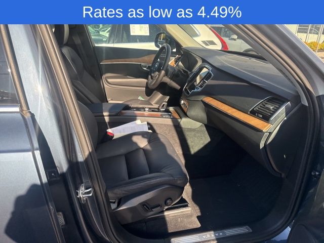 2024 Volvo XC90 AWD Plus photo 2