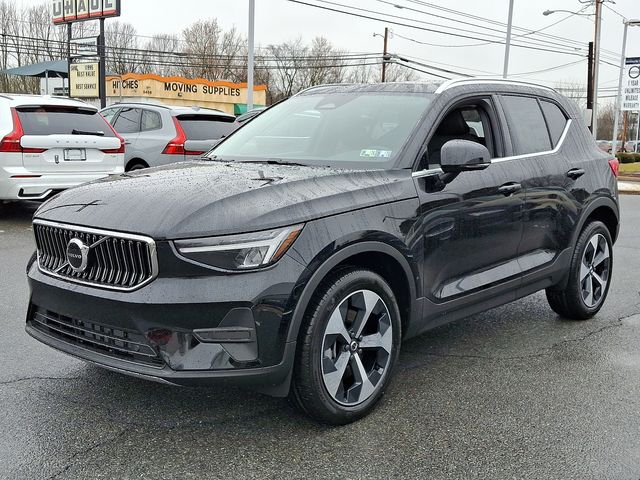 2025 Volvo XC40 Core photo 2