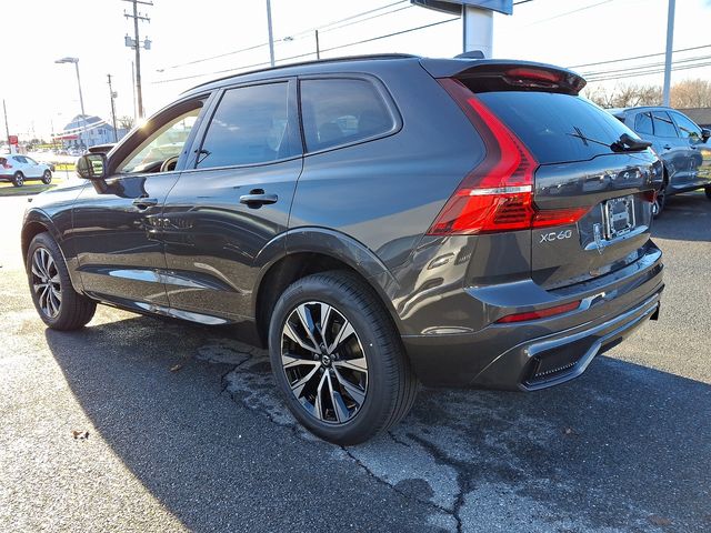 2025 Volvo XC60 B5 Core photo 2