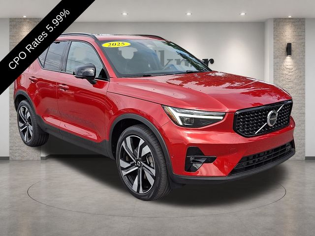 2025 Volvo XC40