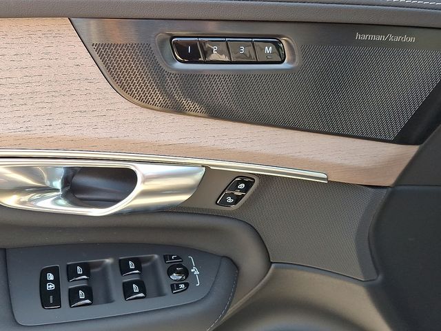2026 Volvo XC90 Plus - Photo 12