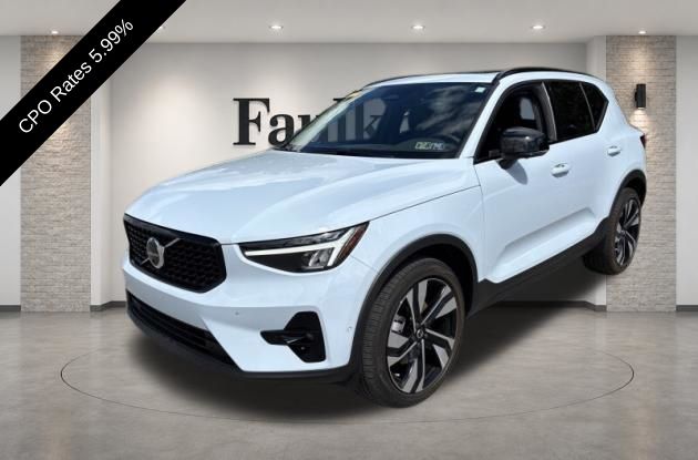 2024 Volvo XC40 SUV 