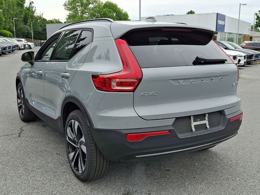 New 2026 Volvo XC40 B5 Plus SUV
