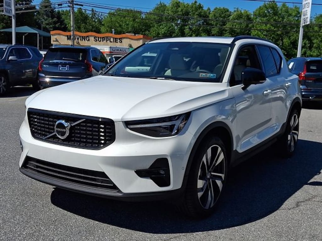 New 2026 Volvo XC40 B5 Ultra SUV