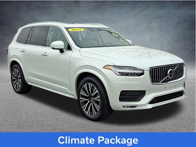 2021 Volvo XC90 Momentum's photo