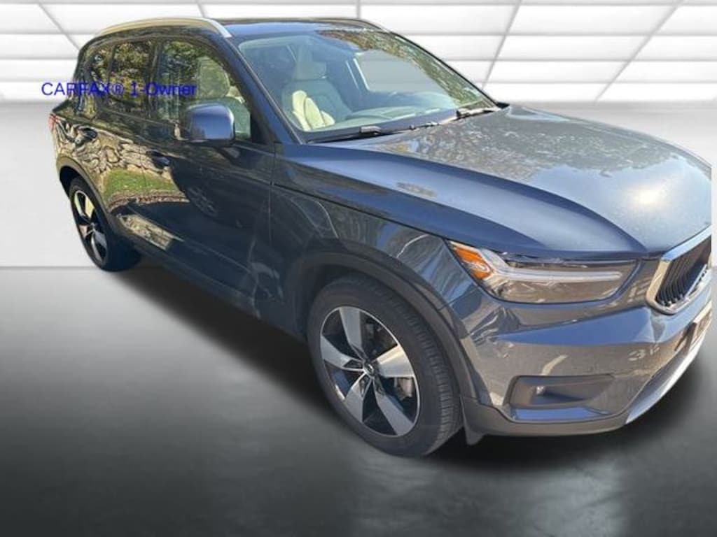 Used 2021 Volvo XC40 Momentum SUV