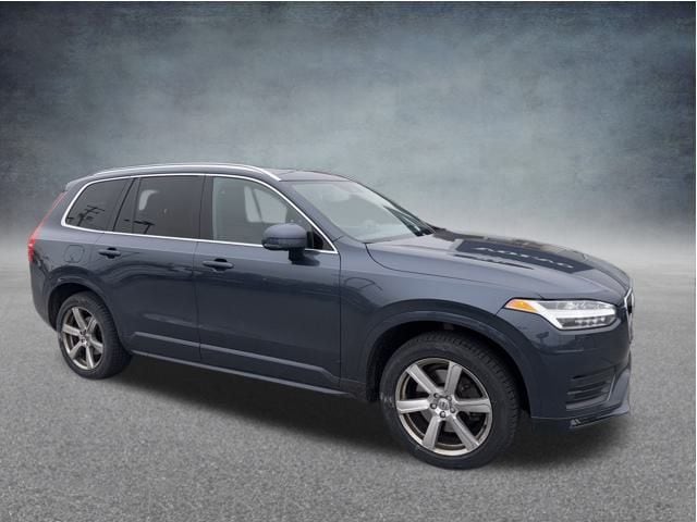 2020 Volvo XC90 Momentum's photo