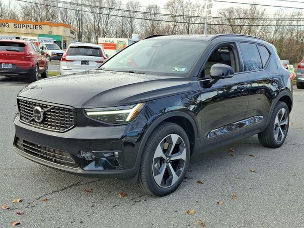 New 2026 Volvo XC40 B5 Plus SUV