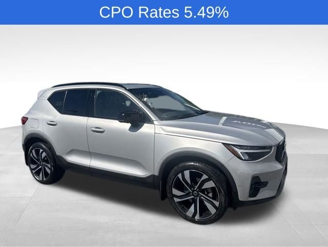 2023 Volvo XC40 B5 Plus Dark AWD's photo