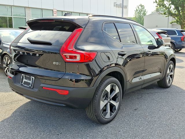 2026 Volvo XC40 Core photo 3