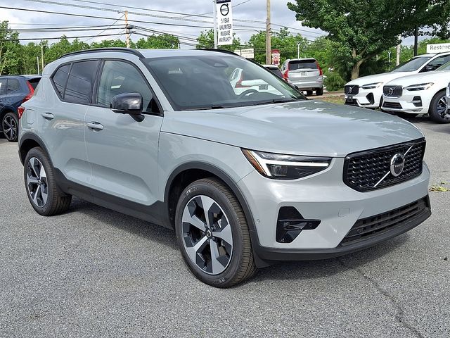 2026 Volvo XC40 SUV 