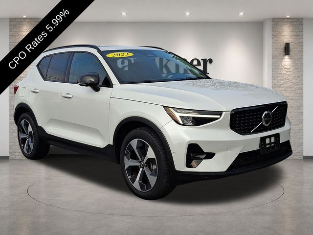 2023 Volvo XC40 SUV 