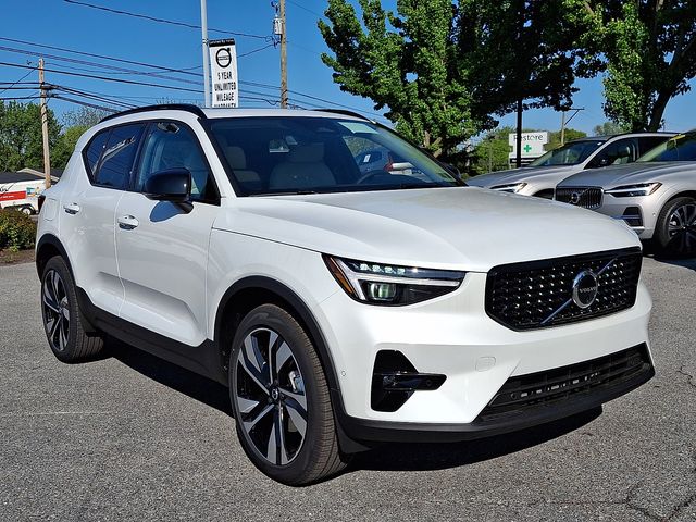 2026 Volvo XC40 B5 Plus Dark AWD's photo