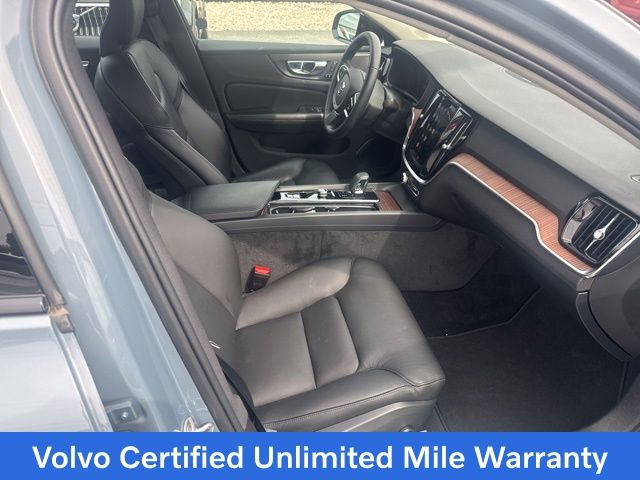2023 Volvo S60 B5 AWD Plus photo 2