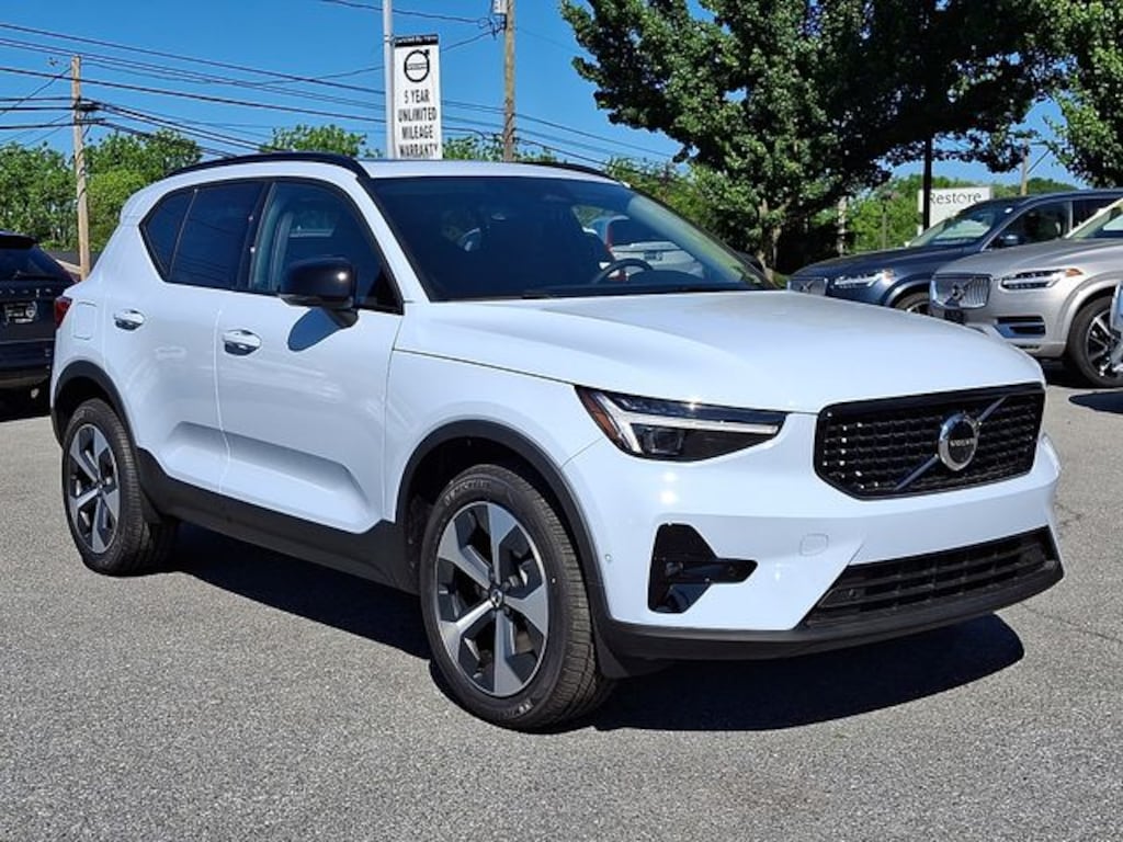 New 2026 Volvo XC40 B5 Plus SUV