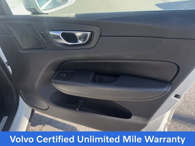 2021 Volvo XC60 T5 Inscription photo 4