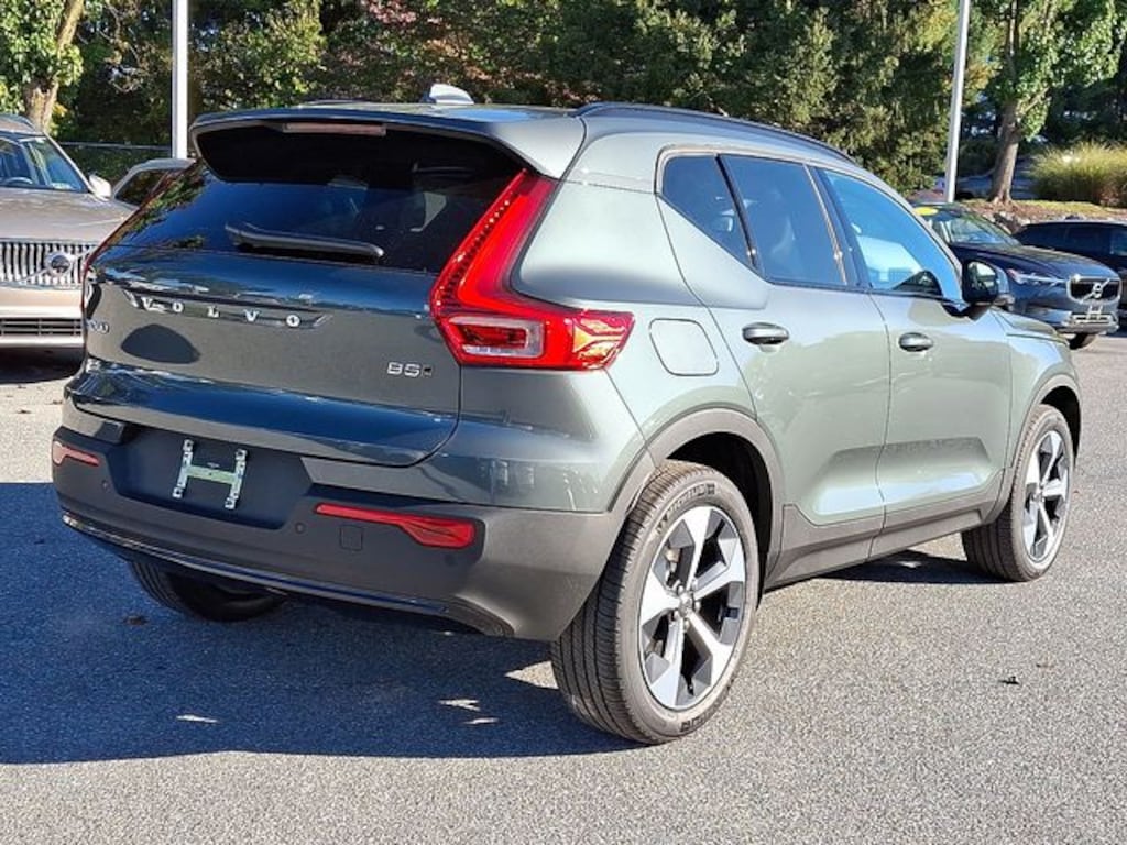 New 2026 Volvo XC40 B5 Core SUV