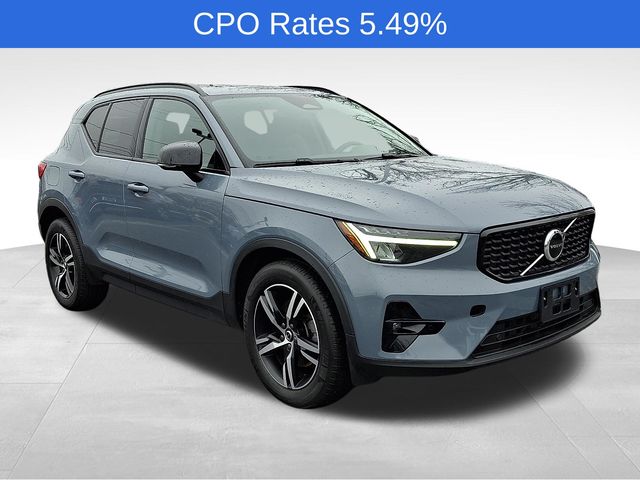 2023 Volvo XC40 B5 Plus Dark AWD's photo