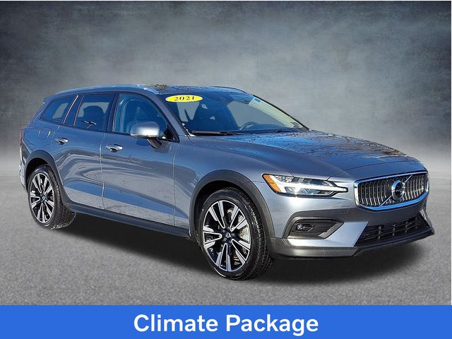 2021 Volvo V60 Cross Country Base's photo