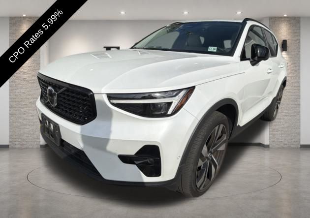 2024 Volvo XC40 SUV 