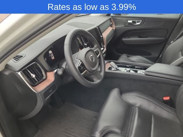 2023 Volvo XC60 B5 Ultimate photo 2