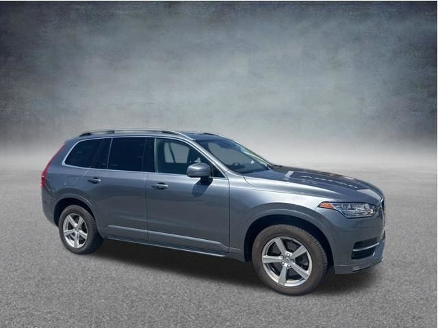 2016 Volvo XC90 T5 AWD Momentum's photo