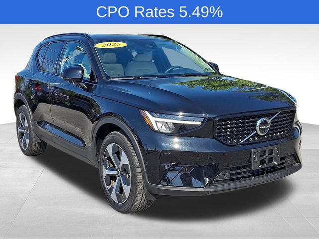 2025 Volvo XC40 B5 Plus Dark AWD's photo