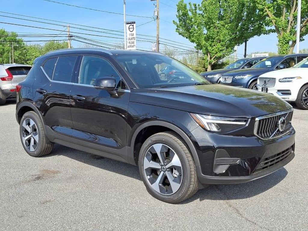 New 2025 Volvo XC40 B5 Core Bright Theme SUV