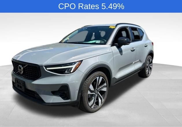 2024 Volvo XC40 B5 Plus Dark AWD's photo