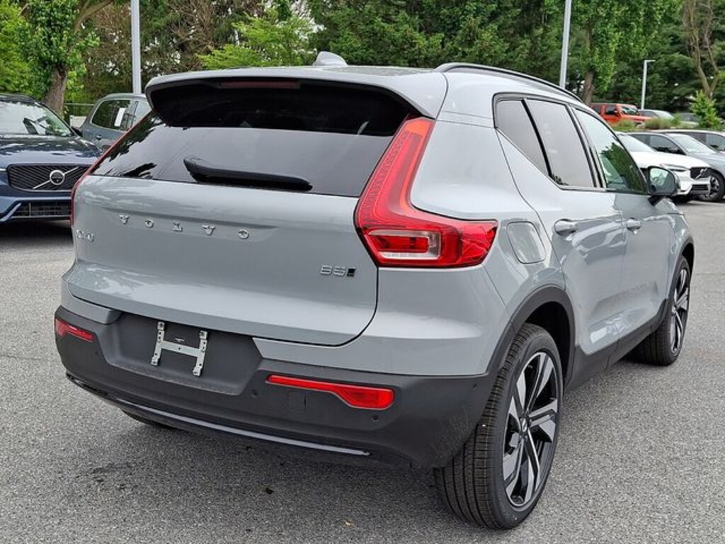 New 2026 Volvo XC40 B5 Plus SUV