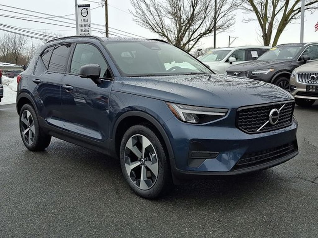 Used 2026 Volvo XC40 B5 Core SUV