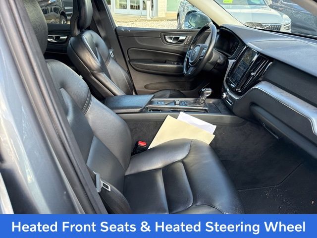 2018 Volvo XC60 T5 Momentum photo 3