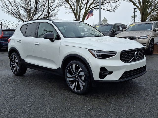 2026 Volvo XC40 SUV 