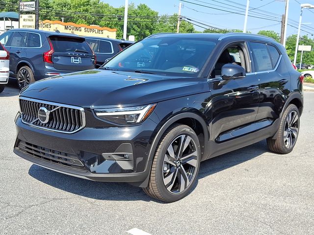 2025 Volvo XC40 Plus photo 2
