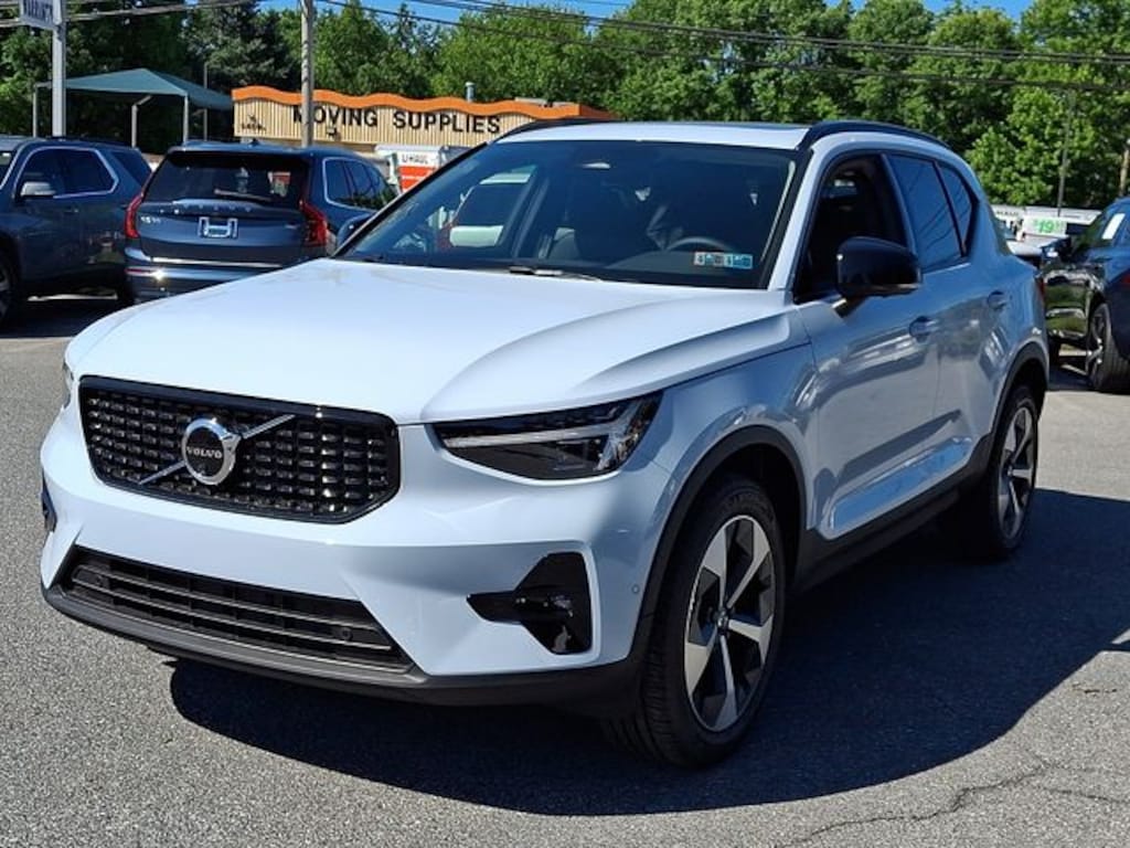 New 2026 Volvo XC40 B5 Plus SUV